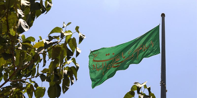 اهتزاز بزرگترین پرچم مزین به نام امام هادی ( ع )
